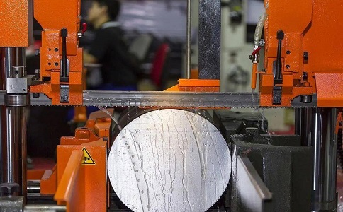 高石碑镇立式金属带锯床切削出现跑带故障解决方法！